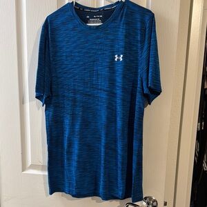 Under Armour Blue Short Sleeve Tee with Crew Neck and Textured Pattern